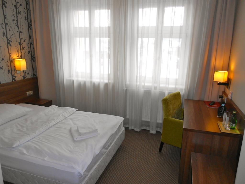 Hotel Srodmiejski Zielona Gora  Exterior photo